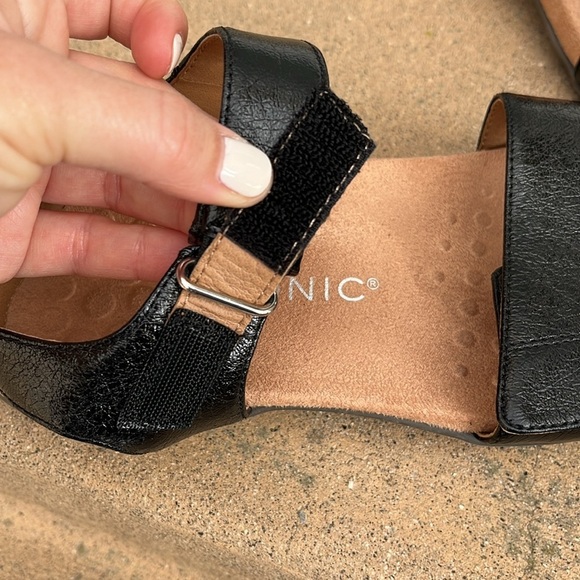 Vionic Marsala Metallic Adjustable Black Sandals Sz 7.5 WIDE Podiatrist Designed - Picture 4 of 11